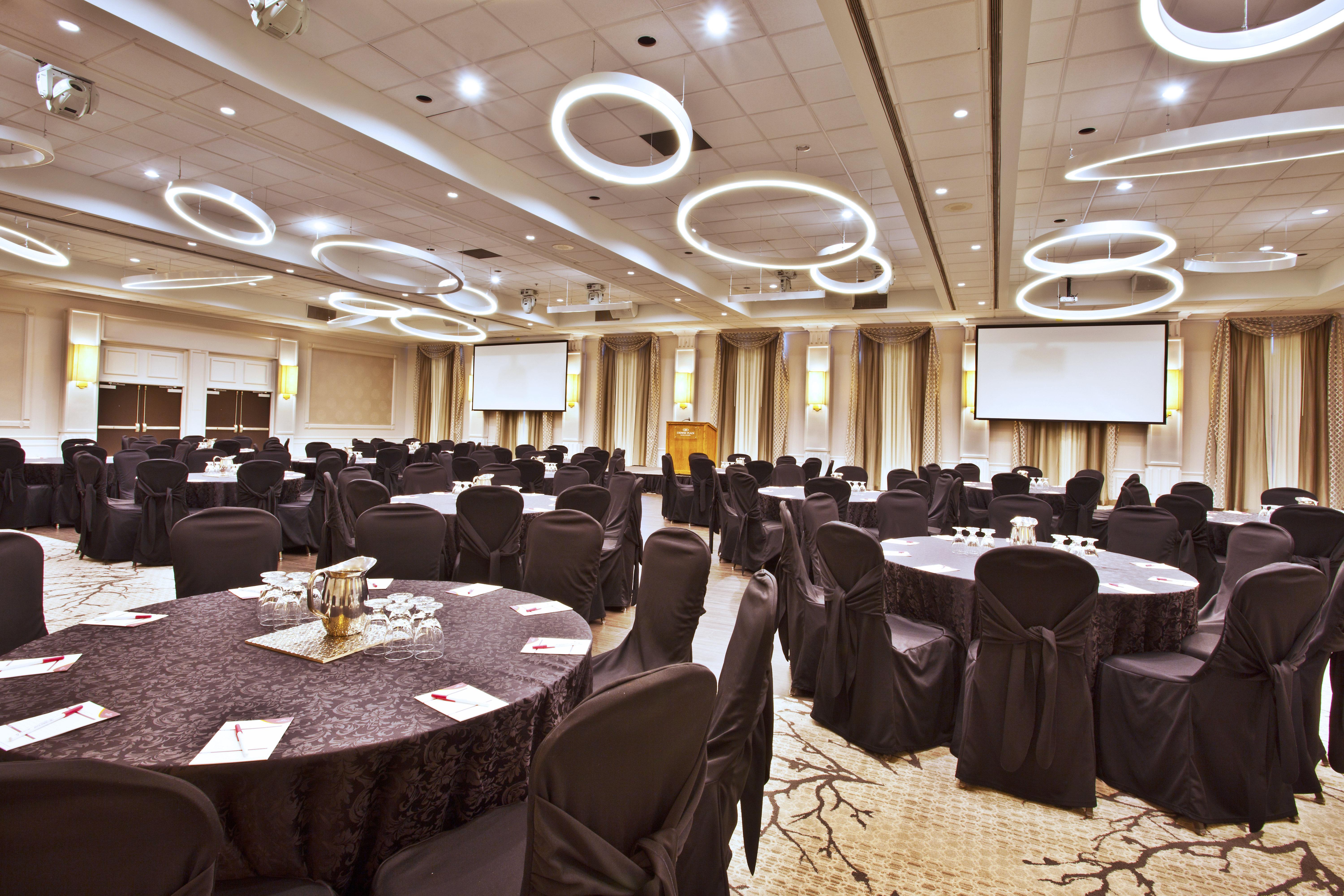 Hotel Crowne Plaza Kitchener-Waterloo By Ihg Exterior foto